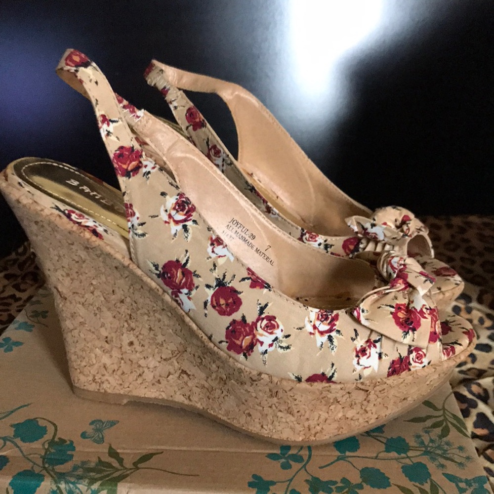 Wedge shoes